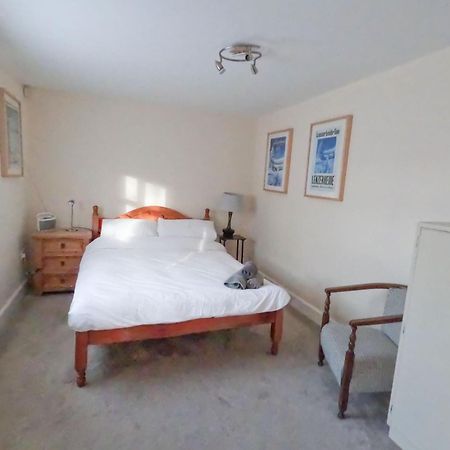 Villa Relaxing Townhouse In The Heart Of Bridport Exterior foto